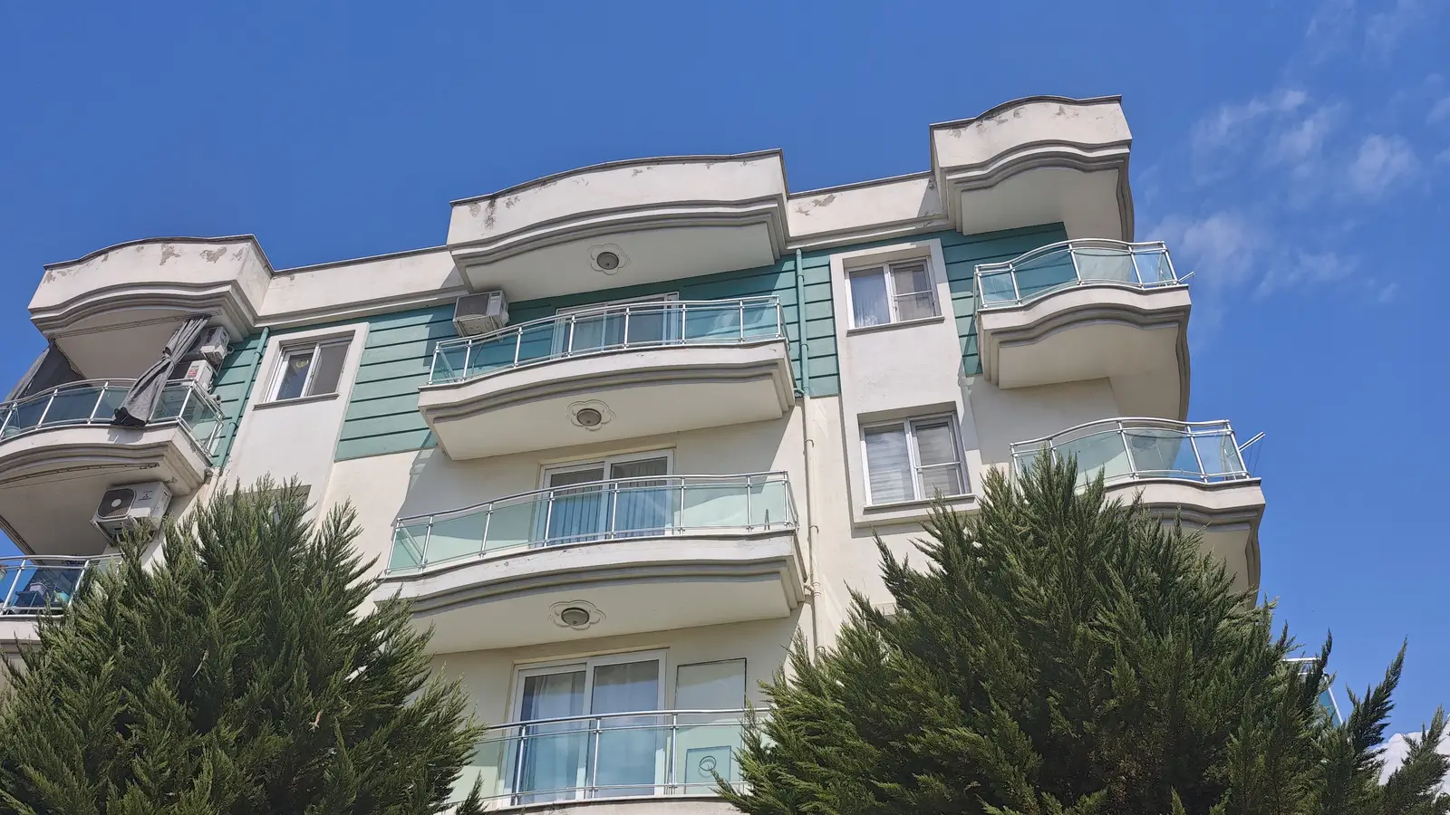 Tamamlanmış konut projesi, kavisli balkonlar