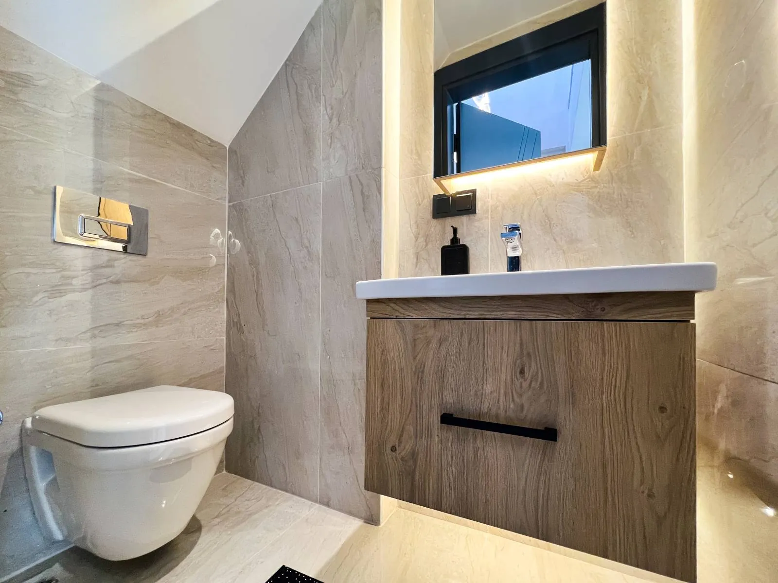 Kuşadası Güzelçamlı Mahallesi villa projesi, sahadan bir kare