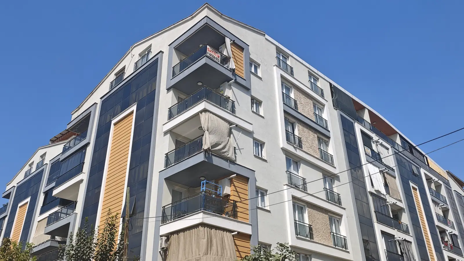 Tamamlanmış konut sitesi, köşe blok