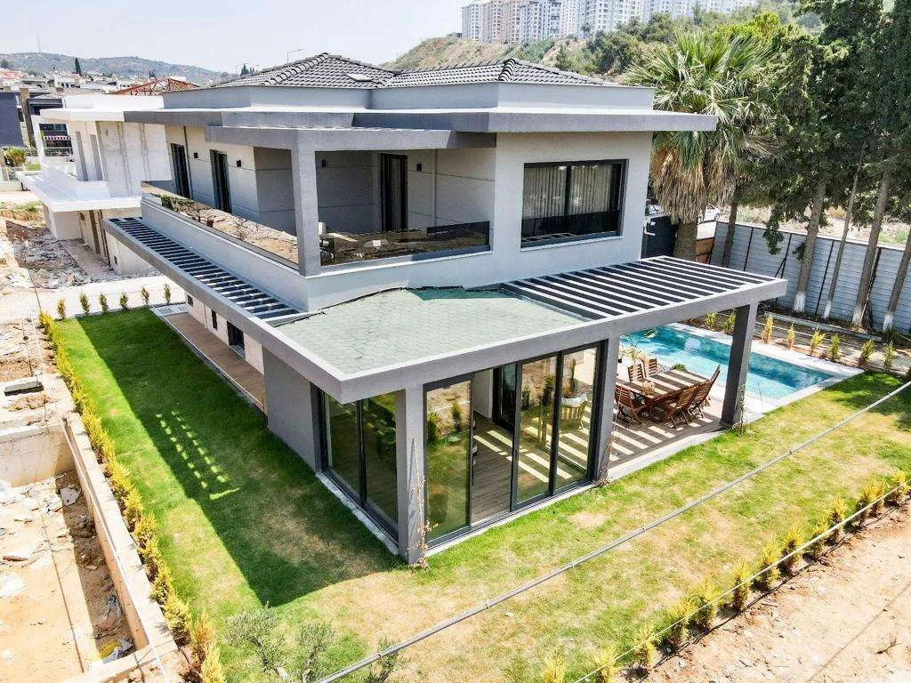 Kuşadası Türkmen Mahallesi villa projesi, sahadan bir kare