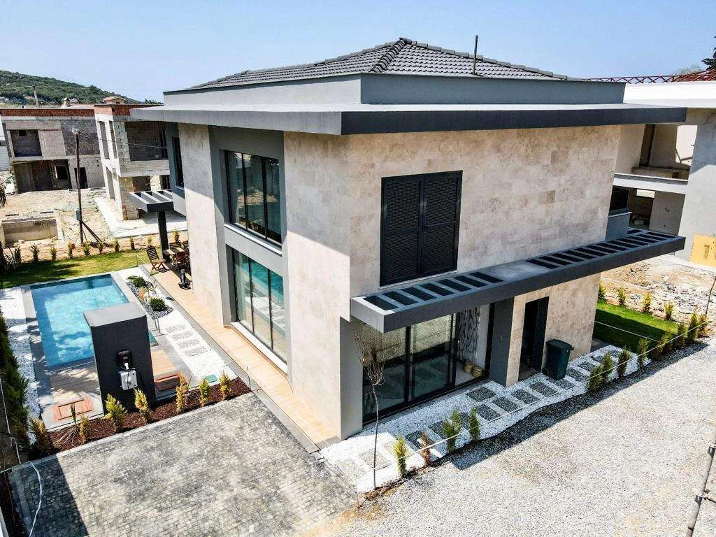 Kuşadası Türkmen Mahallesi villa projesi, sahadan bir kare
